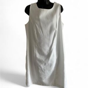 Elegant White Sleeveless Dress